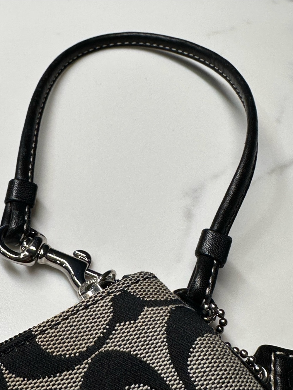 🌹Coach Signature Canvas Wristlet in Black/Gray - Picture 7 of 9